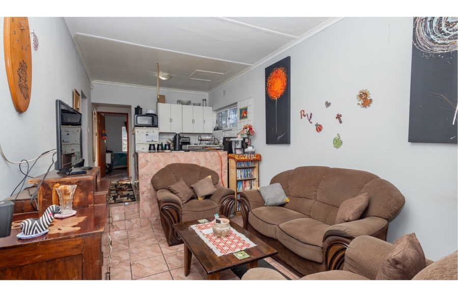 5 Bedroom Property for Sale in Avondale Western Cape